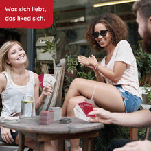 Lade das Bild in den Galerie-Viewer, Superlike | Partyspiel | Fiktive Partnersuche mit schwarzem Humor - Simon und Jan